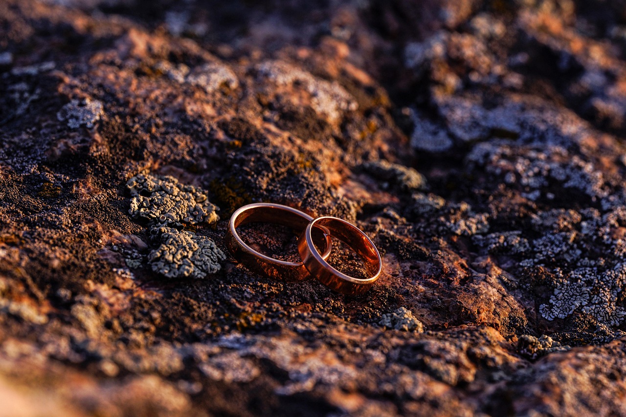 結婚詐欺に遭わないための対策まとめは？