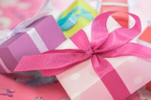 プレゼントの要求は恋愛詐欺のサイン？おすすめの対処法は？