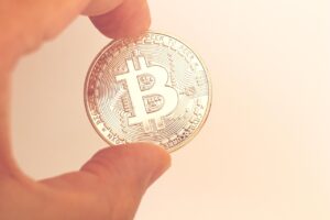仮想通貨の恋愛詐欺とは？どのように比較して見分けるべき？